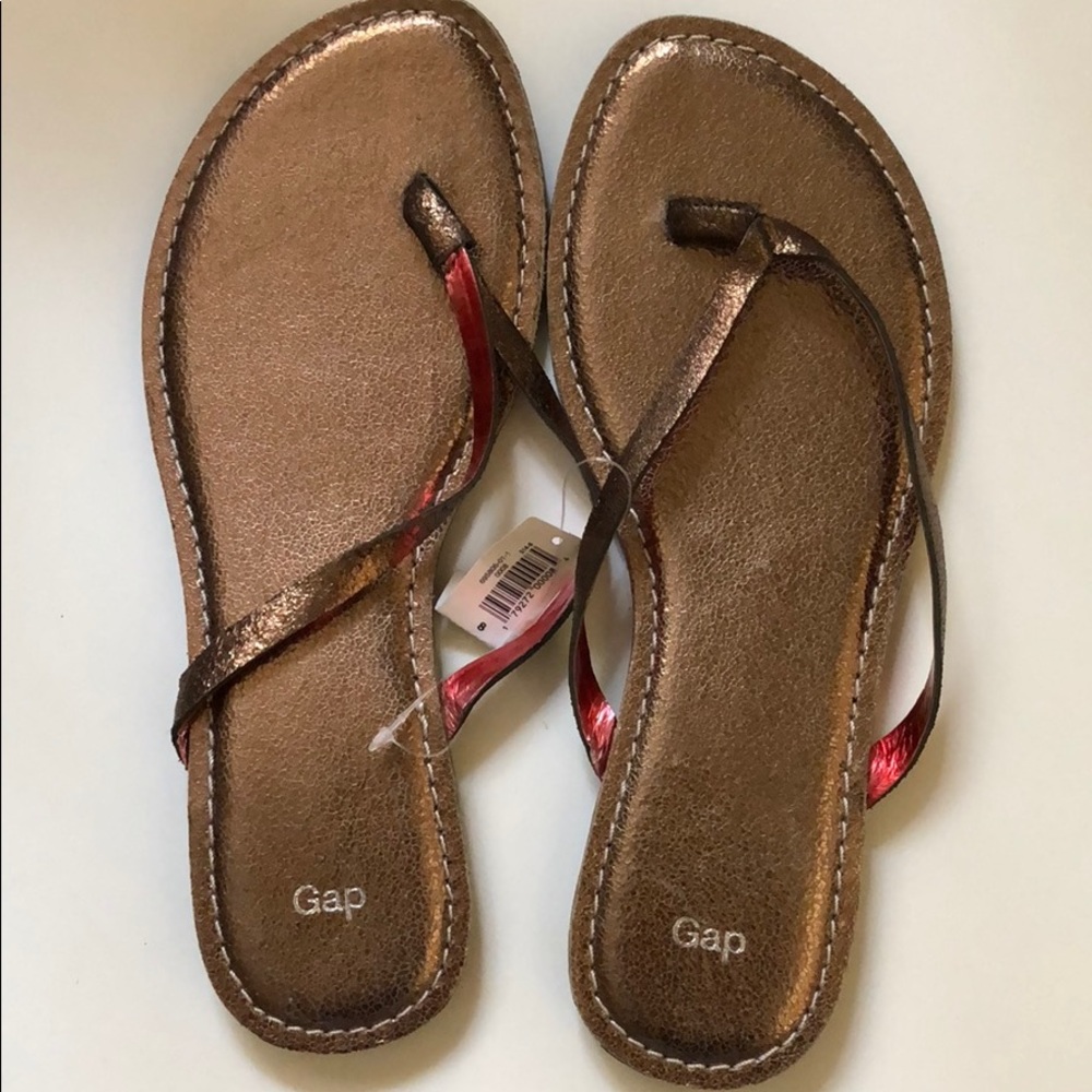 NWT GAP thong sandals- Copper metallic color, sz 8